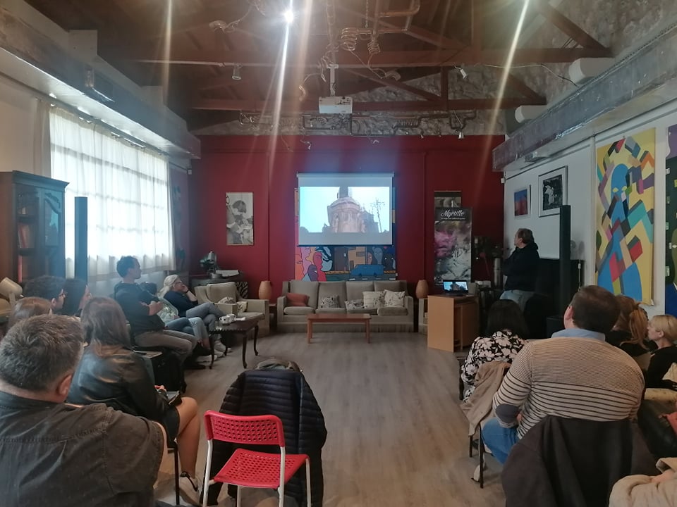 img b9363c5aa15dfc261753ee936955bc13 v